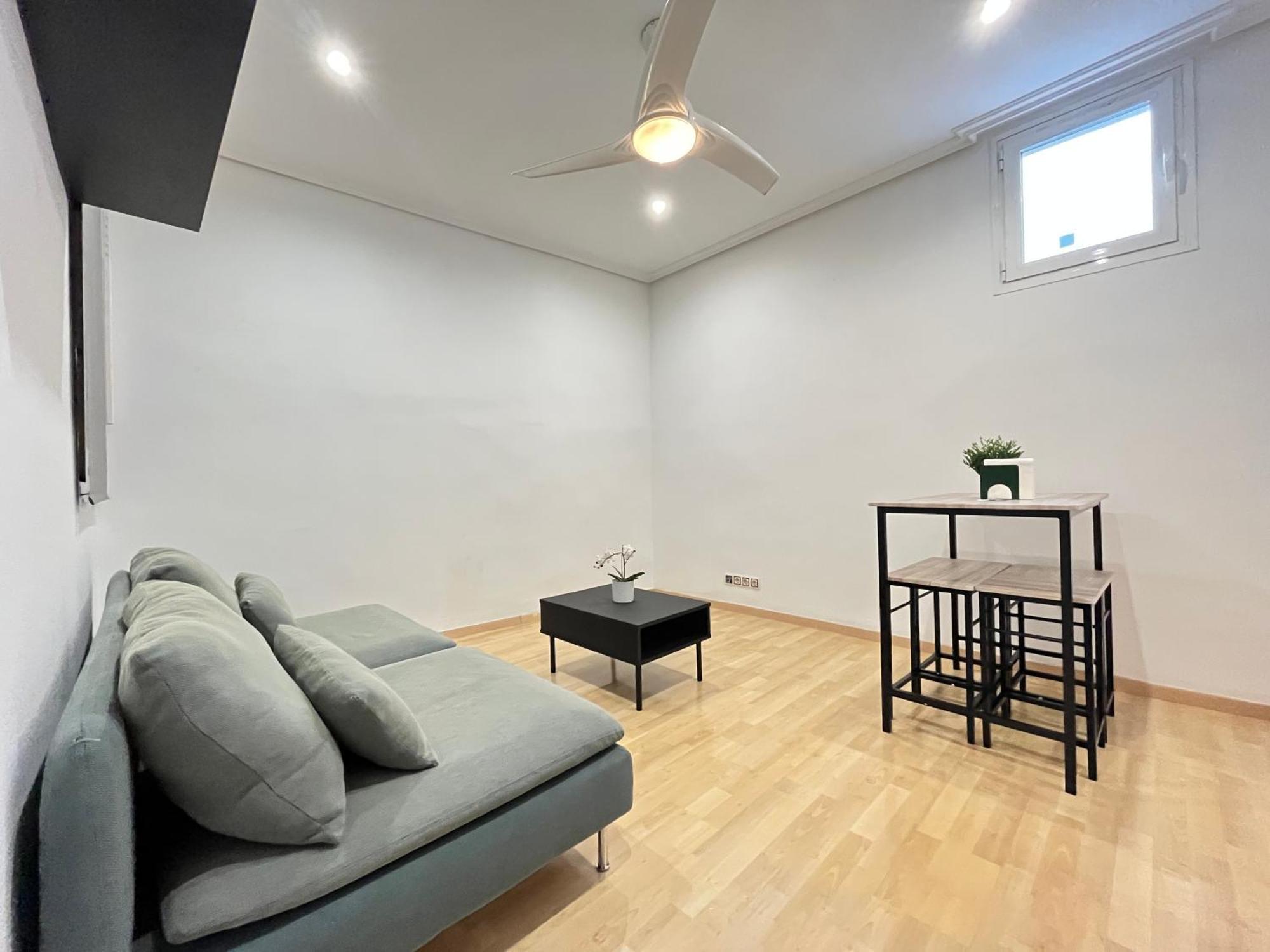 Centro Embajadores Ave Apartment Madrid